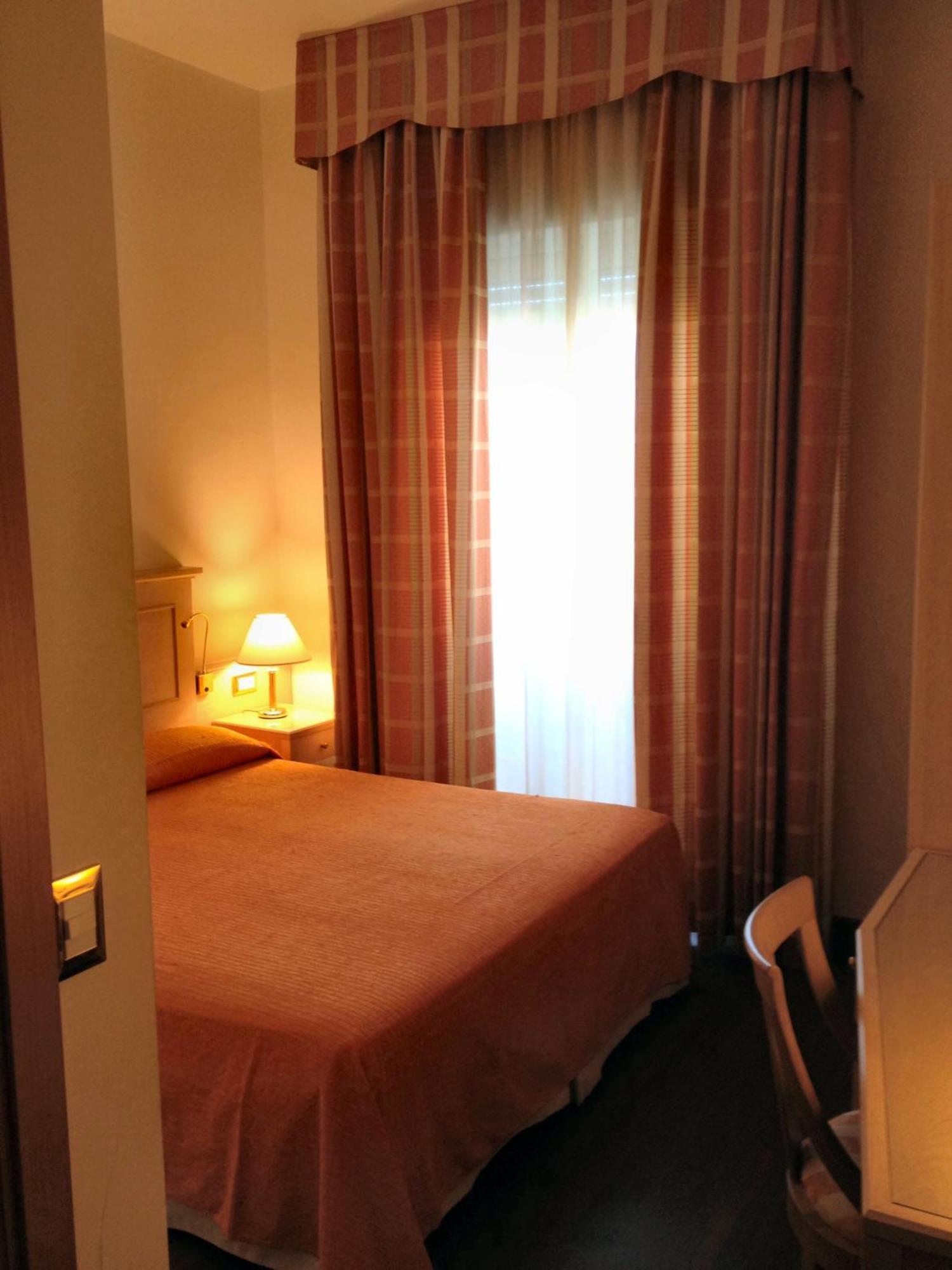 Hotel Byron Rimini Bilik gambar