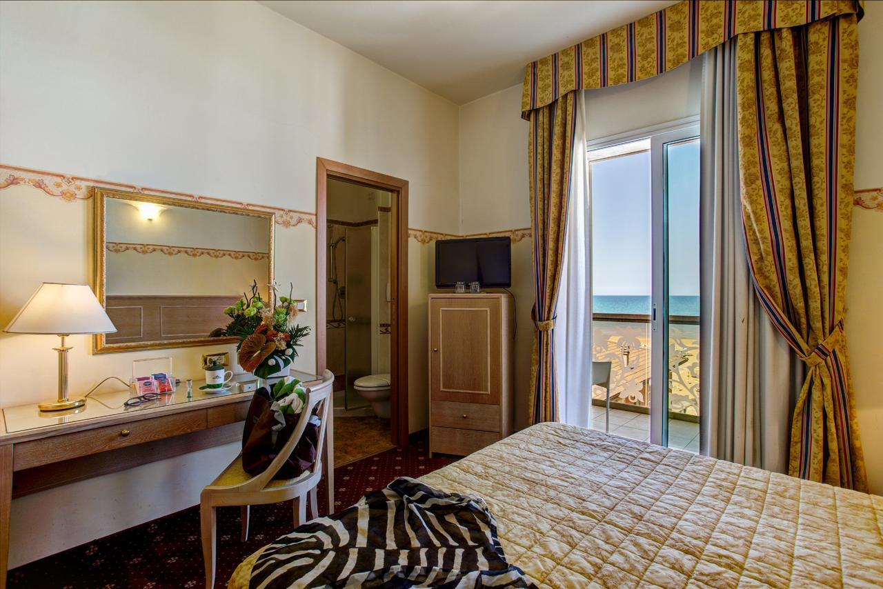 Hotel Byron Rimini Luaran gambar